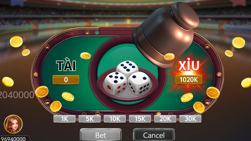 Bàn tài xỉu với ba xúc xắc và dải cửa cược đầy đủ